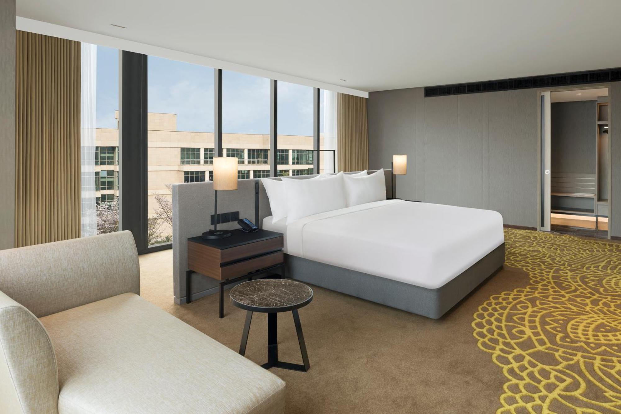 Hilton Bengaluru Embassy Manyata Business Park Hotel Ngoại thất bức ảnh